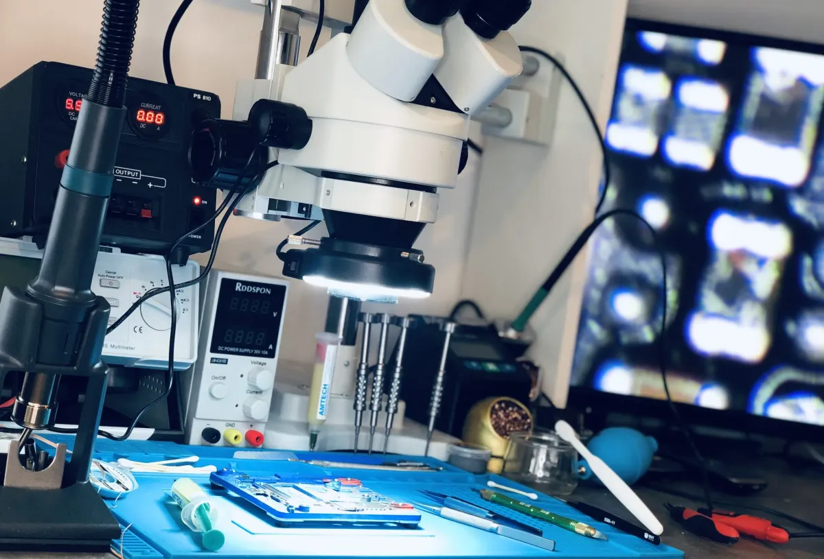 Atelier microsoudure Klinic Informatic